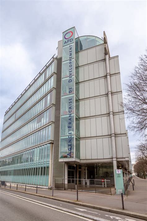 Define Headquarters In French