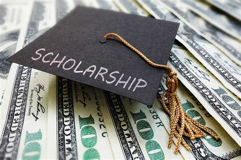 degree earn online scholarships
