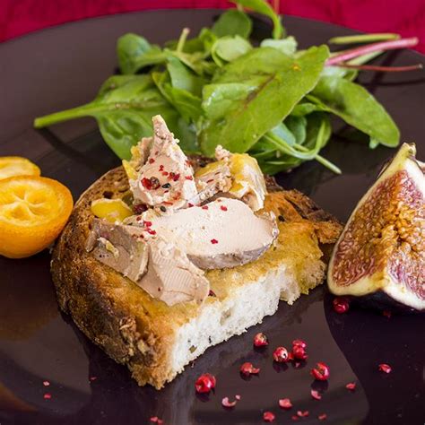 Dégustation de terrine de foie gras aux figues