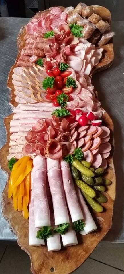 Gemischte Wurstplatte für Ihre Feier! Essen dekorationen, Wurstplatte