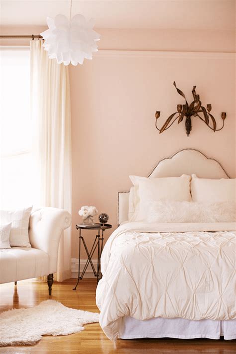 Delightful summer bedroom designs in peach and white summer bedroom