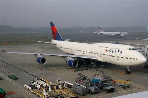 delta airlines boeing 747-400