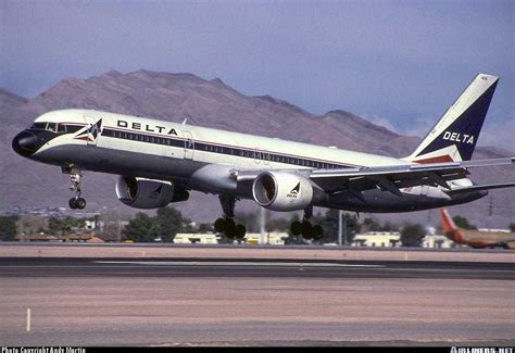 delta airlines retro livery