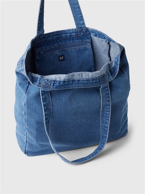 10 Stylish Ways to Wear and Rock Your Denim Tote Bag this Season