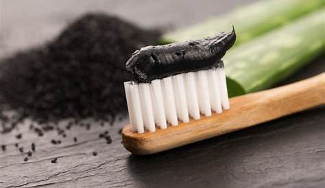 Dentifrice au charbon noir + brosse à dents bamboo offerte