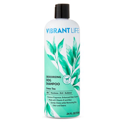 Deodorizing dog shampoo neutralizes odors