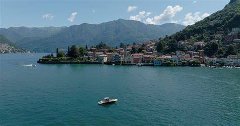 departure from como