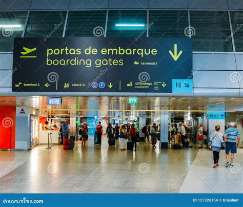 departures from lisbon airport