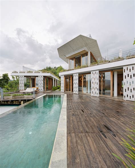 Desain Rumah Tepi Pantai Super Cantik dengan View Laut yang Menawan