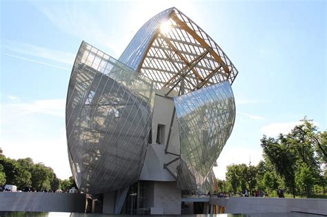 description de la fondation louis vuitton