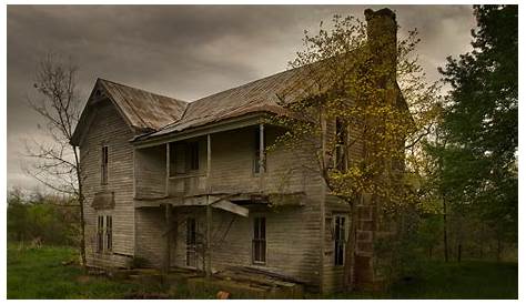 A description of 'abandoned house' Abandoned houses