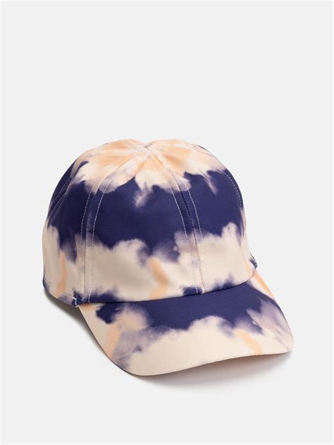 design a baseball cap