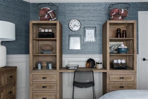 Desk Between Two Bookcases