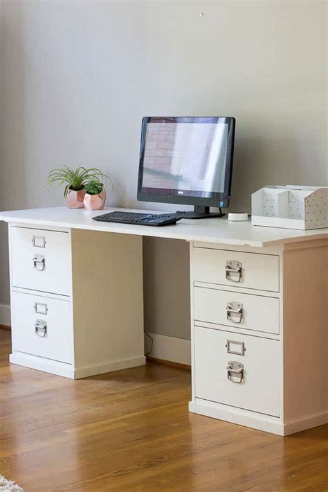 Desk With 2 Filing Cabinets