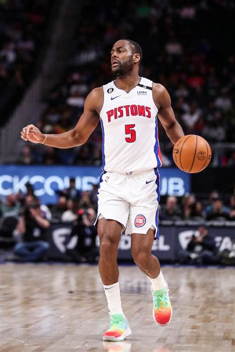 detroit pistons free agents