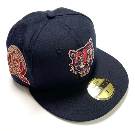 detroit tigers fitted hat with tiger