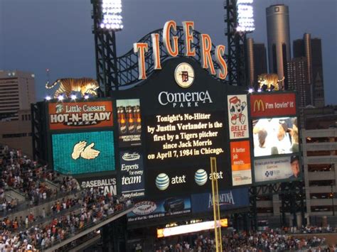 detroit tigers scoreboard messages