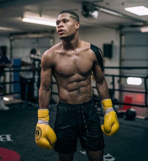 devin haney boxing style