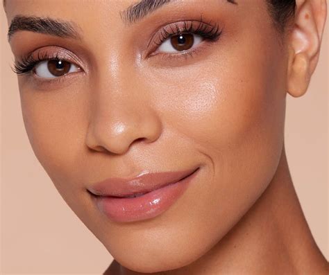 Dewy base makeup