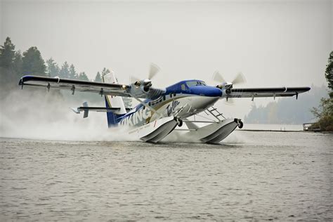 dhc-6 twin otter seaplane