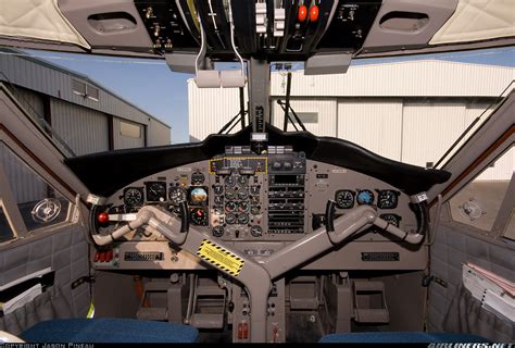 dhc-6-300 cockpit