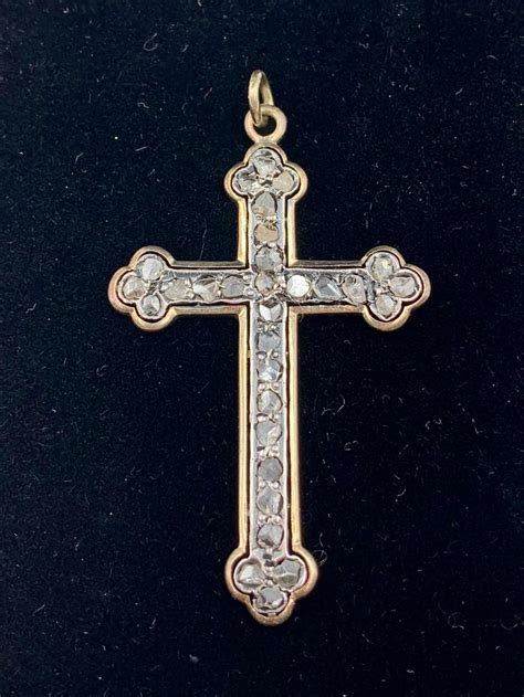 diamond-lined attallah cross pendant