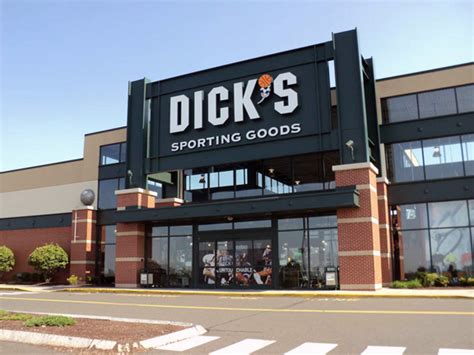 dick's sporting goods manchester ct hours