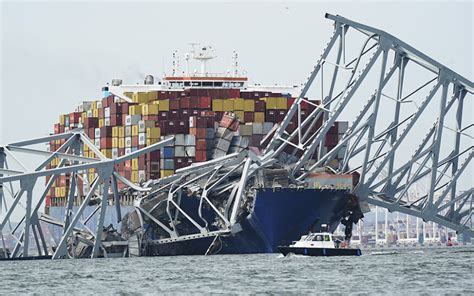 did a cargo ship hit a bridge in baltimore