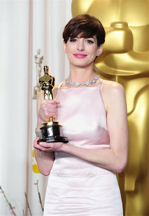 did anne hathaway win an oscar for les mis