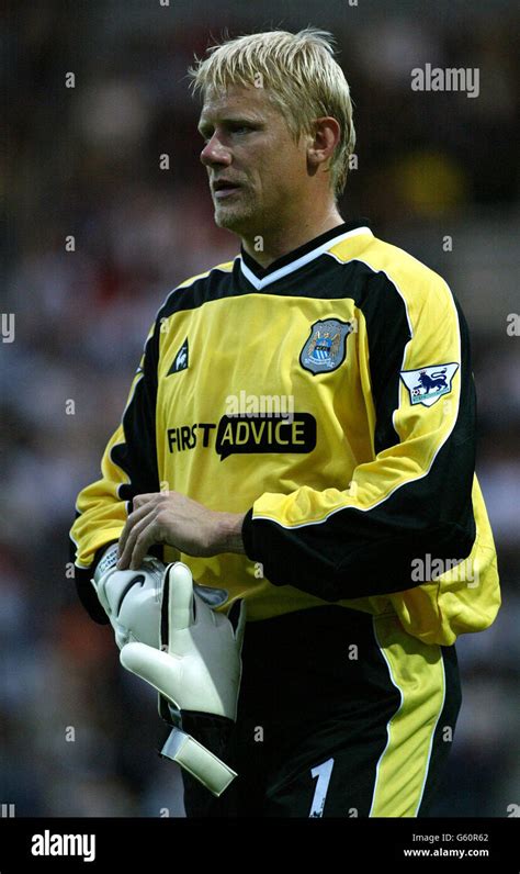 did peter schmeichel play for man city