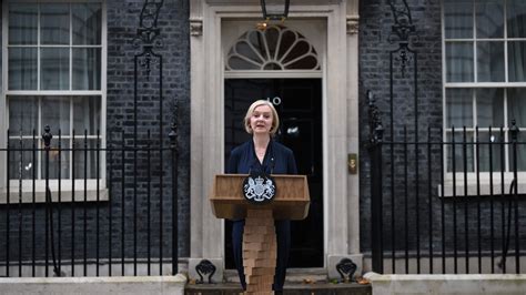 did the uk prime minister resign