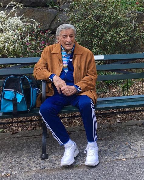 did tony bennett wear a wig