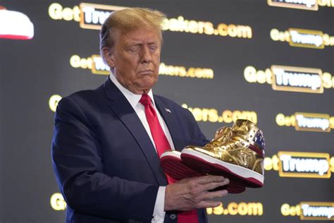 did trump get booed at sneaker con