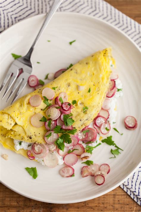 What's the Difference Between a Frittata and an Omelet