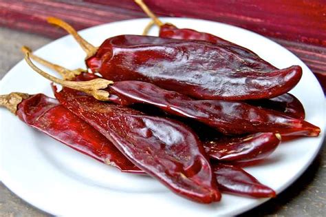 difference between ancho and guajillo chiles