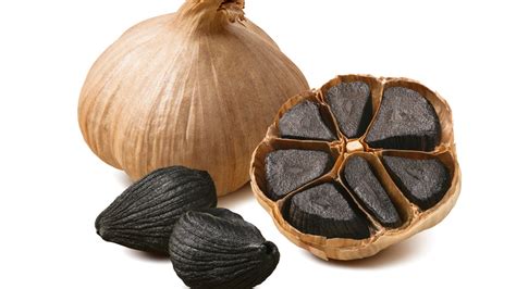 difference between black and regular garlic