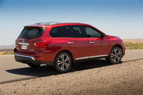 difference in nissan pathfinder models