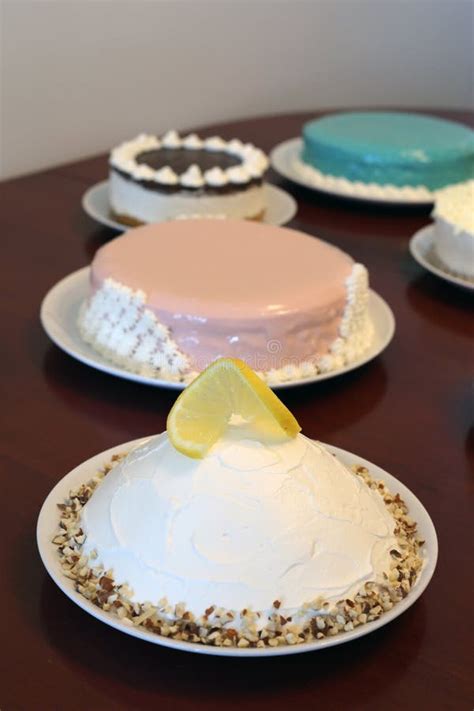 Different Glazes For Cakes