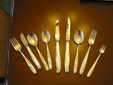Differentiate Flatware And Silverware