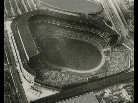 dimensions of old yankee stadium in 1956