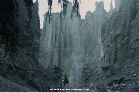 Dimholt Road Location