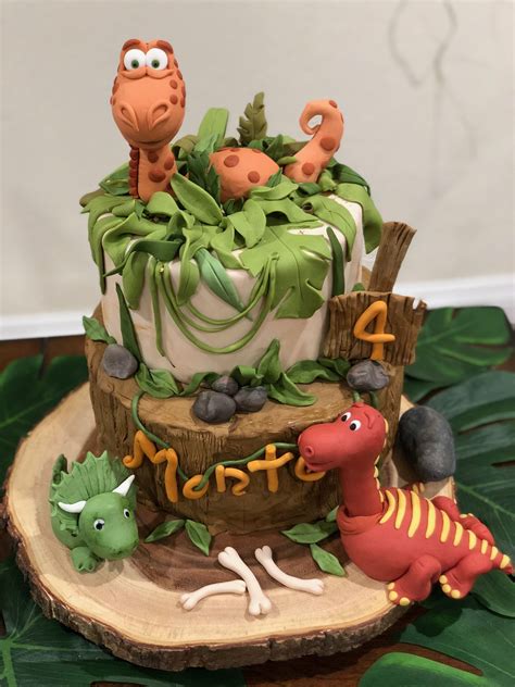 🦕🦕Dino Cake.🦖🦖 . . . diy diycake cake buttercream buttercreamcake