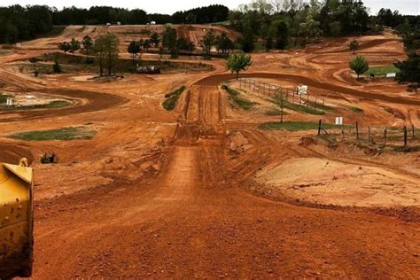 dirt bike tracks near me open