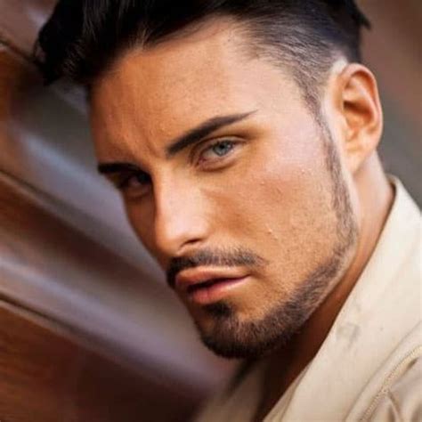 Disconnected Chin Strap Beard