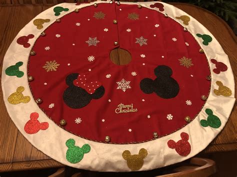 DIY Disney Christmas tree skirt! Navidad de mickey mouse, Faldas del