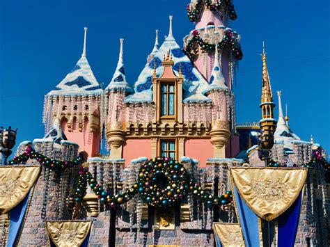 Famous Disneyland Christmas Decorations Ideas adriennebailoncoolschw