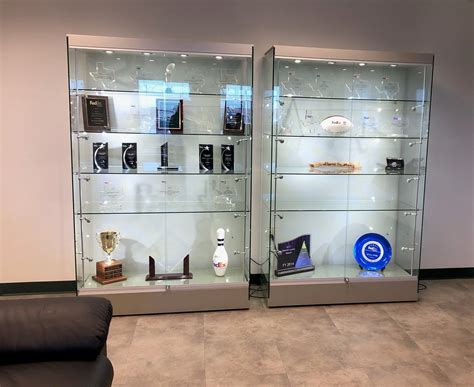 Display Cabinets With Lights In