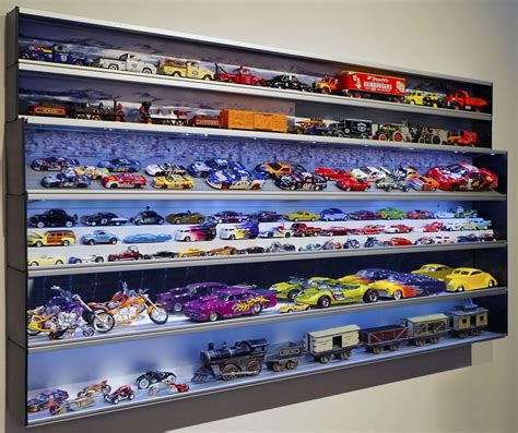 Displaying Collectibles in Showcase