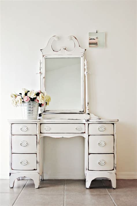 Distressed Makeup Vanity Set