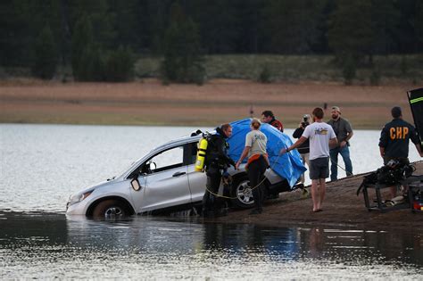 divers find cars with bodies in them